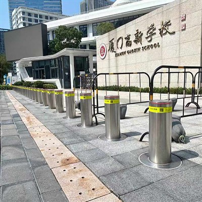 Automatické stúpacie stĺpiky pre príjazdové cesty